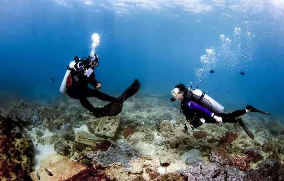 民间故事：穷书生去礼佛，遇富家女一笑留情，一支金钗救了他性命